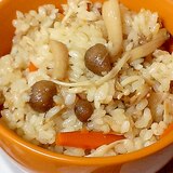 たっぷりキノコの簡単炊き込みご飯